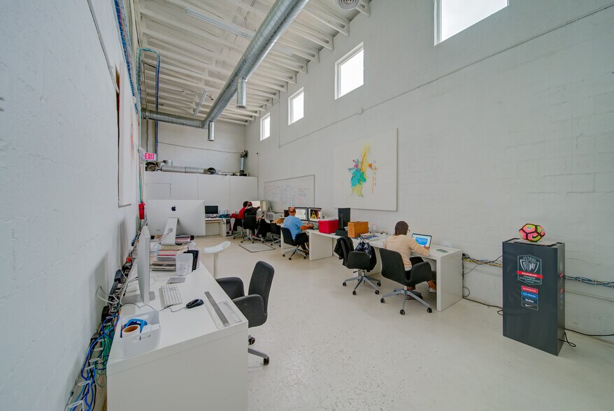 More Photos Of 1341 NW 22nd St, Miami Warehouse For Lease