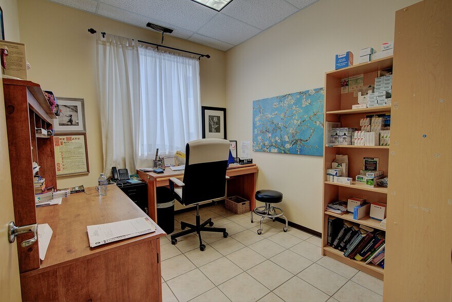 More Photos Of 5021 Parkwood Rd, Blackfalds Medical For Sale