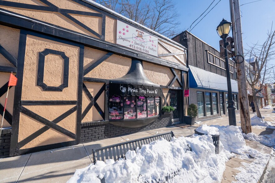 More Photos Of 729 Allegheny River Blvd, Verona Storefront For Sale