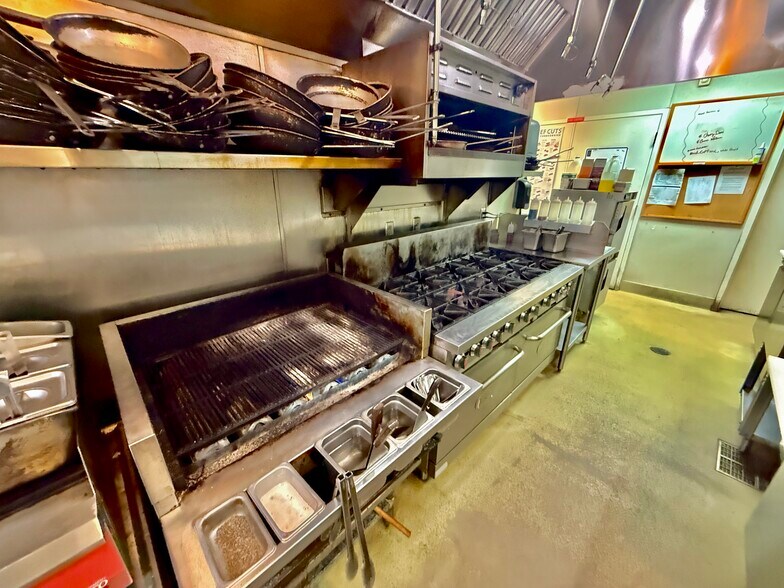 More Photos Of 202 Hemsted Dr, Redding Restaurant For Sale