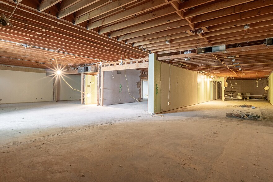 More Photos Of 320 S 3rd St, Las Vegas General Retail For Lease