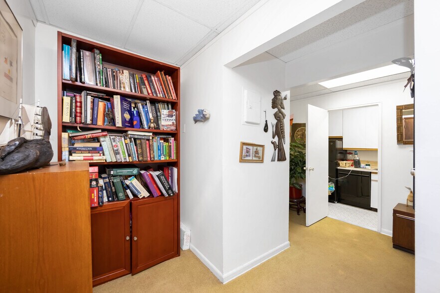 More Photos Of 40 Stoner Ave, Great Neck Apartments For Sale