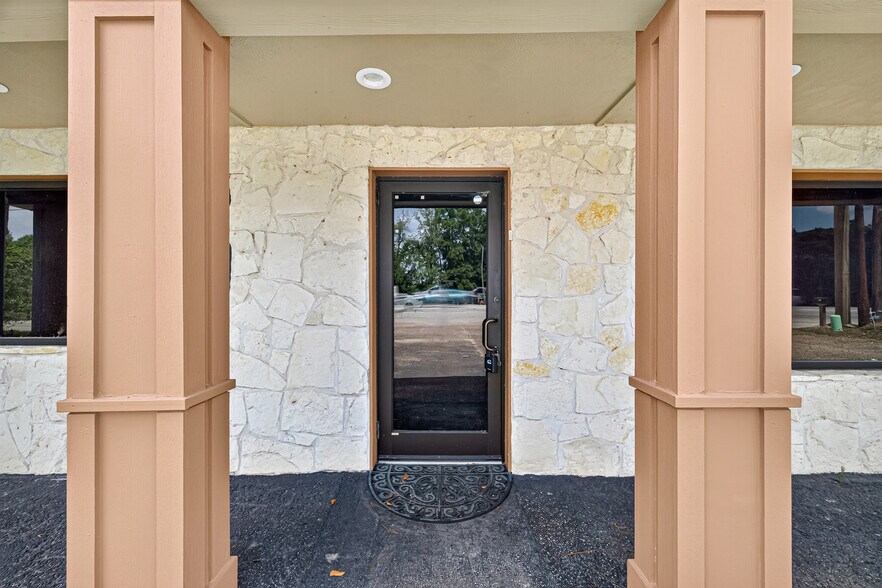 More Photos Of 214 N Loop 336 E, Conroe Office For Sale