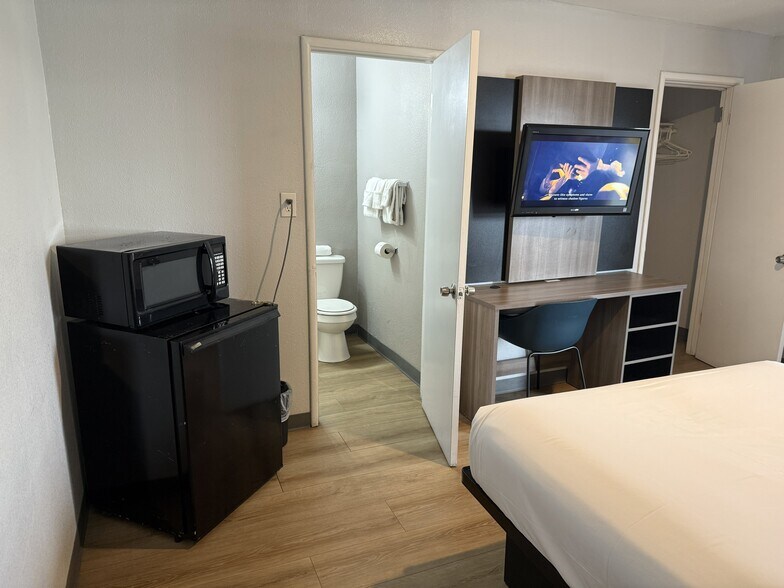 More Photos Of 2009 Fremont St, Las Vegas Hotel For Sale