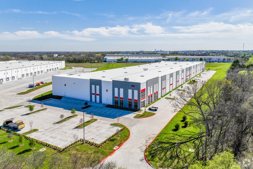 More Photos Of 580 McIntyre Rd, McKinney Warehouse For Lease