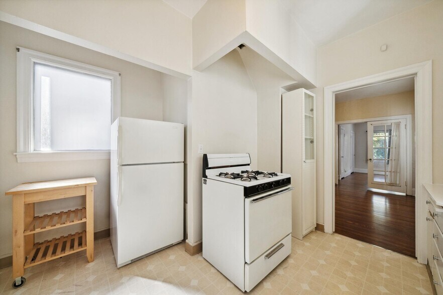 More Photos Of 309 63rd St, Oakland Apartments For Sale