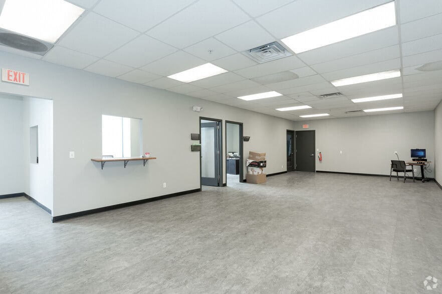 More Photos Of 4625 Interstate Way, Kingman Distribution For Lease