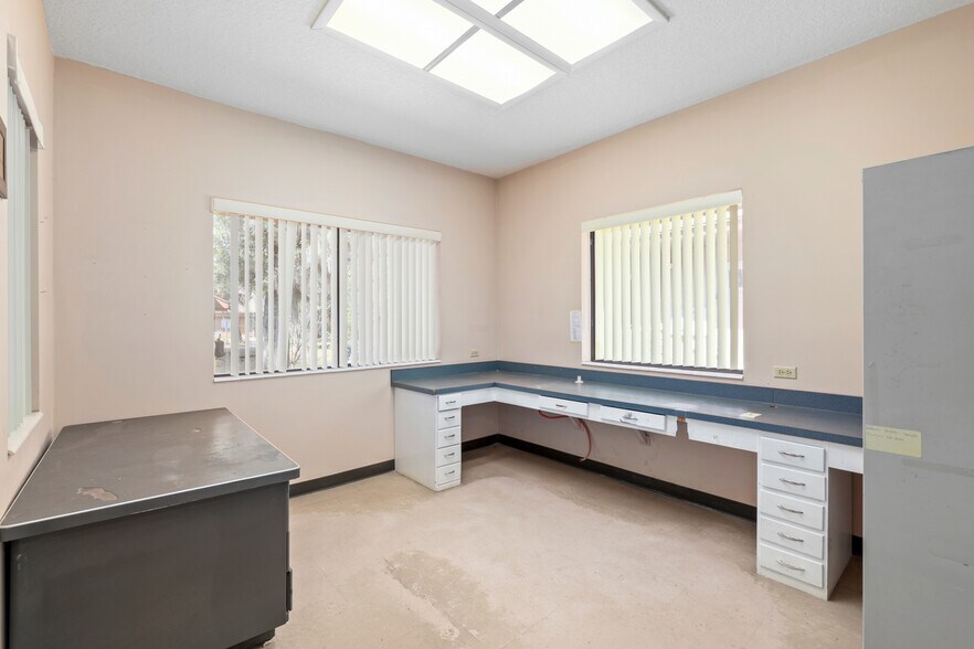 More Photos Of 943 Cesery Blvd, Jacksonville Medical For Sale