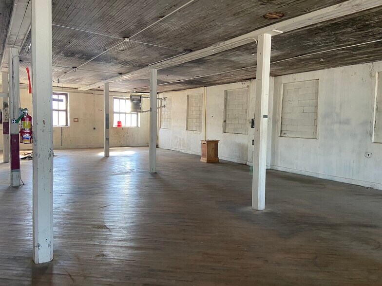 More Photos Of 325 E 2nd St, Merrill Distribution For Sale