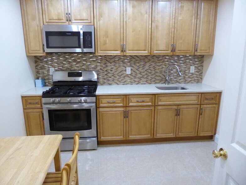 More Photos Of 122 Forest Ave, Glen Cove Freestanding For Lease