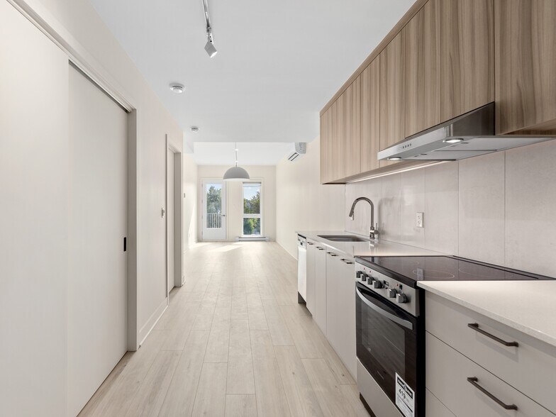 More Photos Of 2525 St Rachel E, Montréal Apartments For Sale
