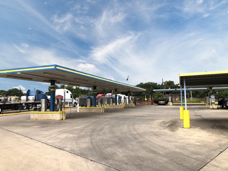 More Photos Of 1855 Richey Rd, Pasadena Carwash For Sale