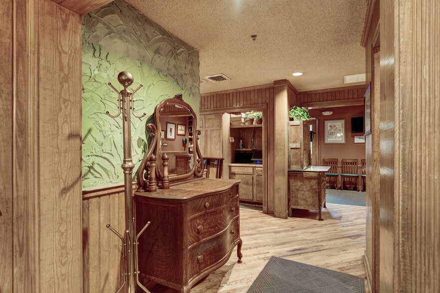 More Photos Of 1702 Park Hill Dr, Gainesville Restaurant For Sale