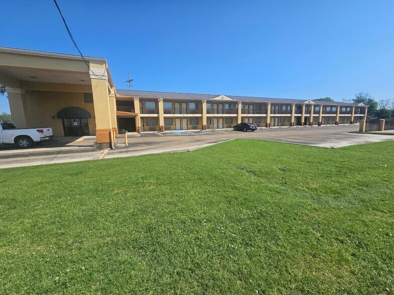 Primary Photo Of 143 Highway 65 S, Tallulah Hospitality For Sale