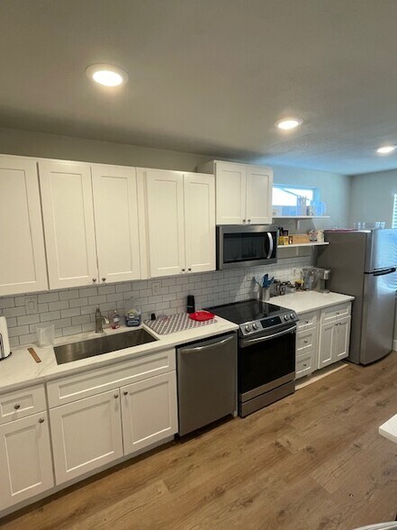 More Photos Of 296-300 Carmel Creekside Dr, Hutto Office Residential For Lease