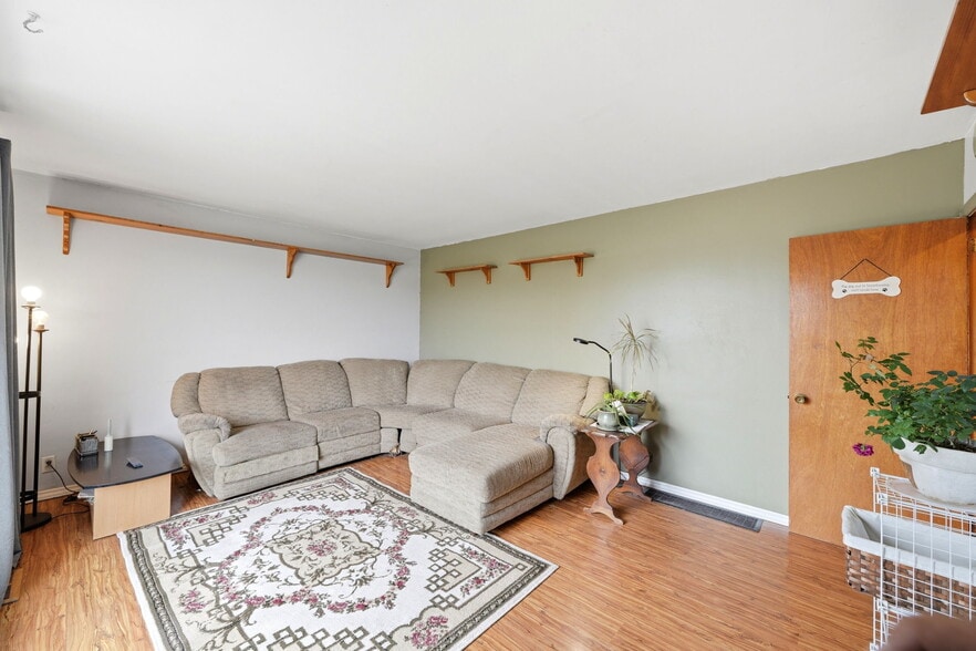 More Photos Of 4142 Stewarts Ln, Severn Flex For Sale