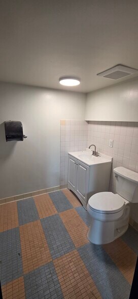 More Photos Of 1024 Howard Ave, San Mateo Warehouse For Lease