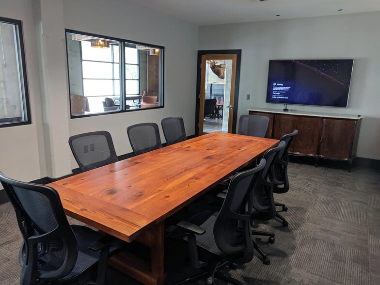More Photos Of 332 Avenue B SW, Winter Haven Flex For Lease