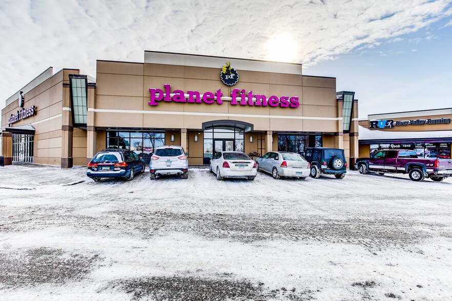 More Photos Of 1809-1859 Adams St, Mankato Storefront For Lease