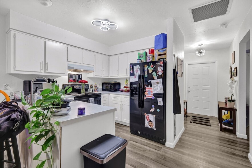 More Photos Of 225 Cape Coral Pky E, Cape Coral Apartments For Sale