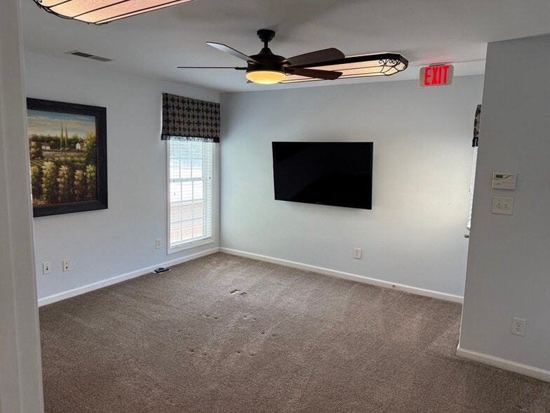 More Photos Of 208 S Hill St, Buford Office Residential For Lease