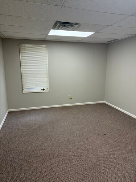 More Photos Of 3610 W Market St, Fairlawn Unknown For Lease