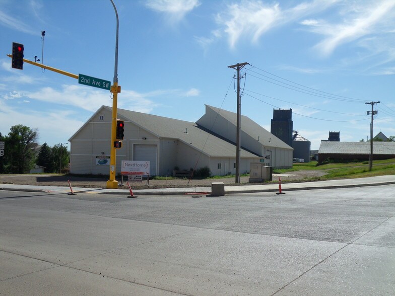 Primary Photo Of 201 S Main St, Watford City General Retail For Sale