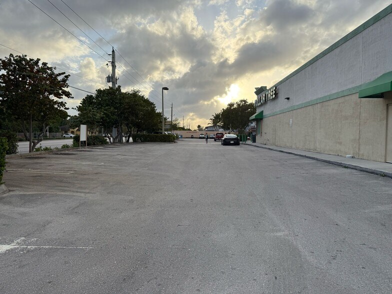 More Photos Of 1255 NW 103rd St, Miami Freestanding For Lease