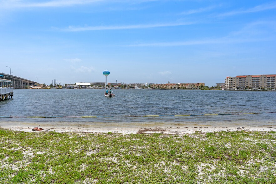 More Photos Of 195 Brooks St SE, Fort Walton Beach Hotel For Sale