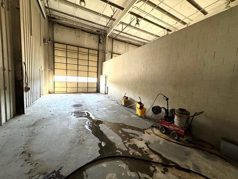 More Photos Of 8400 E Truman Rd, Kansas City Manufacturing For Sale