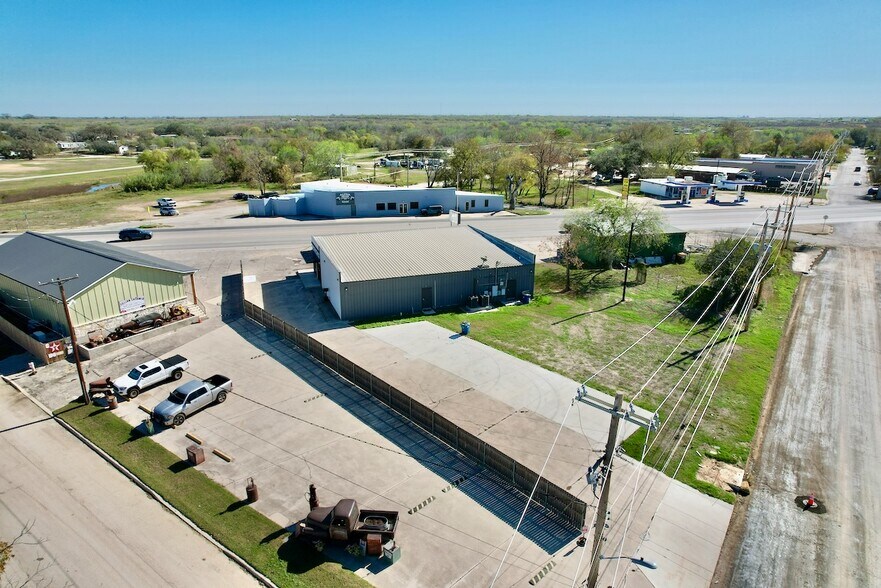 More Photos Of 307 2nd St, Pleasanton Freestanding For Lease