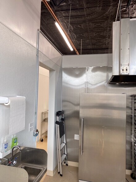 More Photos Of 1734 W 35th St, Chicago Restaurant For Lease