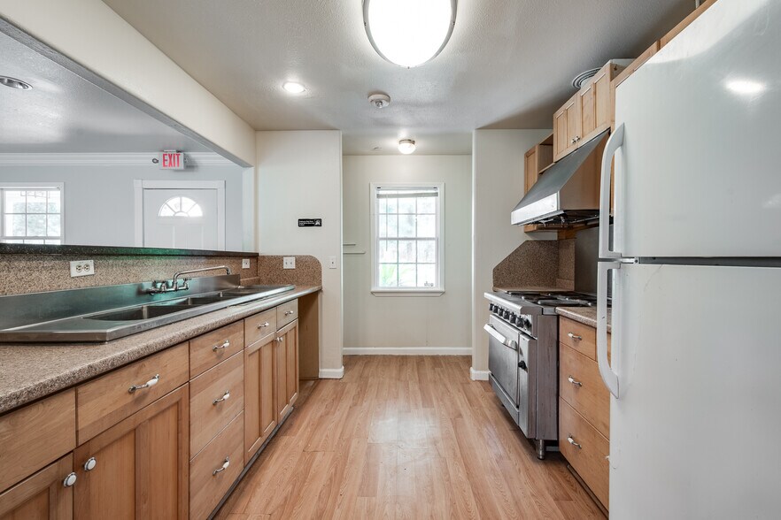 More Photos Of 16111 Porter Ln, Porter Flex For Sale