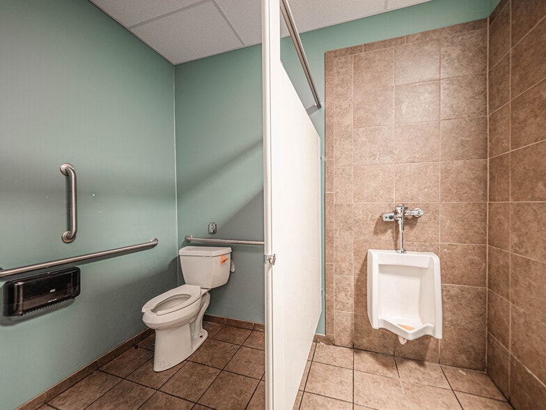 More Photos Of 401 Walker Dr, Henderson General Retail For Sale