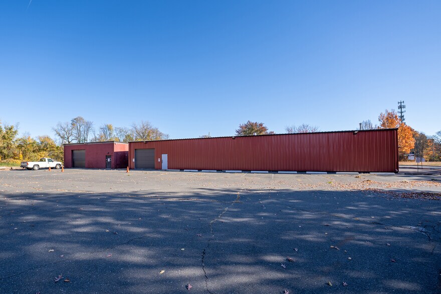 More Photos Of 2 S Bridge Dr, Agawam Office For Lease