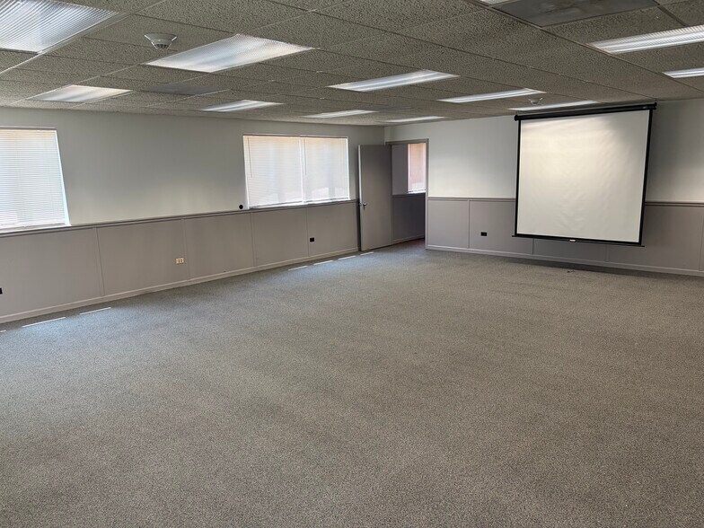 More Photos Of 130 W Armory Dr, South Holland Showroom For Sale