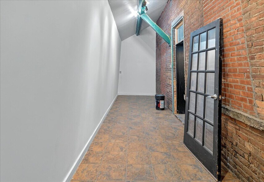 More Photos Of 80 W Circular St, Saratoga Springs Storefront For Lease