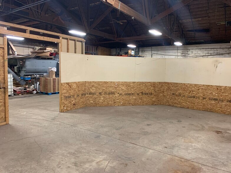 More Photos Of 701 1st St, Farmington Warehouse For Sale