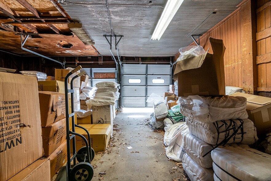 More Photos Of 12 Factory St, West Warwick Light Distribution For Sale