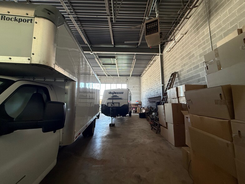 More Photos Of 1120 Mitchell Ct, Crystal Lake Showroom For Sale