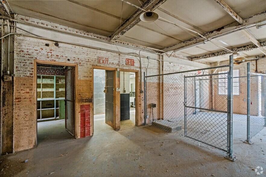 More Photos Of 2419 W Murphy St, Odessa Truck Terminal For Sale