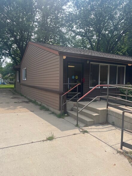 More Photos Of 318 1st St SW, New Richland Office For Sale
