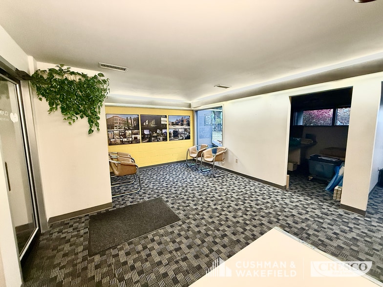 More Photos Of 6125 S Broadway, Lorain Office For Sale