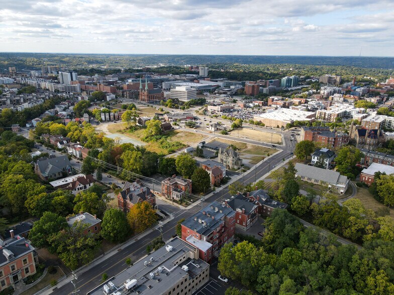 More Photos Of 2406 Auburn Ave, Cincinnati Office Residential For Sale