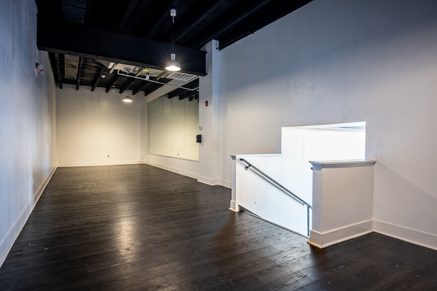 More Photos Of 400 W Chelten Ave, Philadelphia Freestanding For Lease