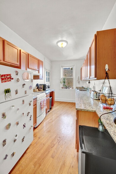 More Photos Of 1024 Noyes St, Evanston Apartments For Sale