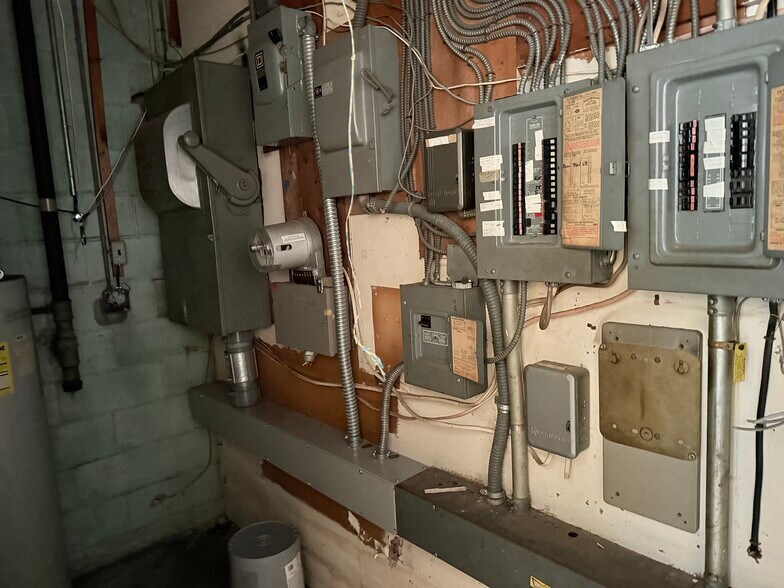 More Photos Of 577 Medford Ave, Patchogue Industrial For Sale