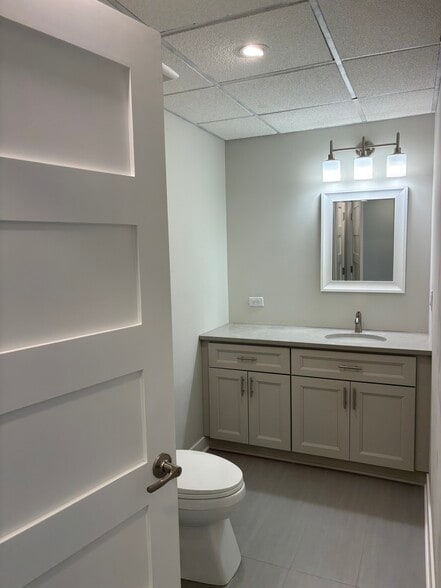 More Photos Of 75 E Division St, Mundelein Office Residential For Lease