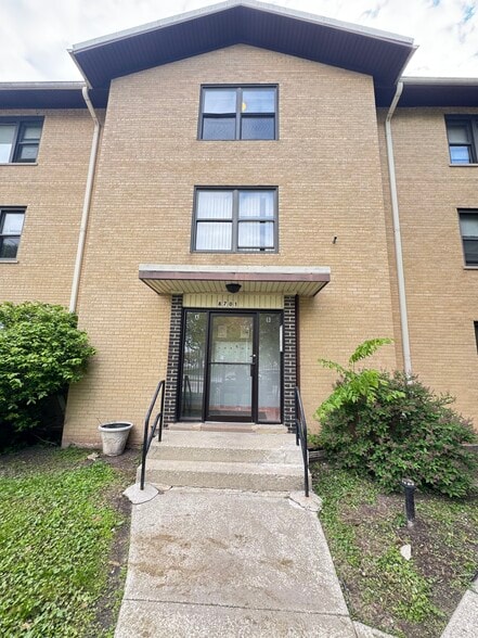 More Photos Of 8701 S Clyde Ave, Chicago Apartments For Sale