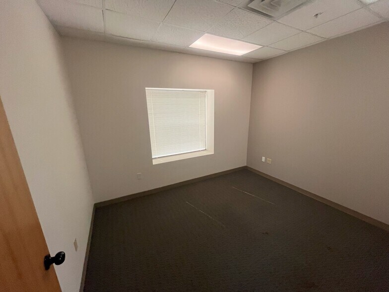 More Photos Of 1608 Royston Ln, Pflugerville Office For Sale